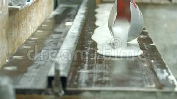 石膏材料的密度视频的预览图