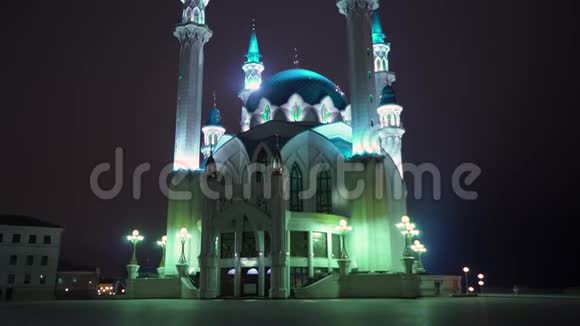 晚上在喀山克里姆林宫的库尔谢里夫清真寺俄罗斯视频的预览图