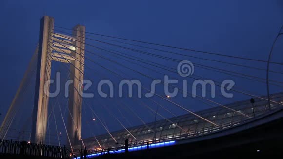 巴萨拉布桥在夜间视频的预览图