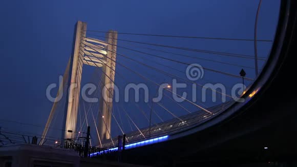 巴萨拉布桥在夜间视频的预览图