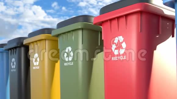 彩色塑料垃圾桶标志回收视频的预览图