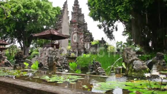 石狮喷泉传统佛教文化到巴厘岛视频的预览图