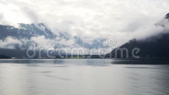 电影镜头峡湾挪威村美景视频的预览图