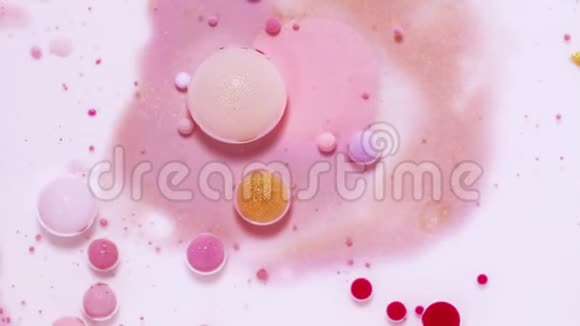 流体艺术绘画视频时尚的丙烯纹理与五颜六色的气泡液体油漆混合艺术作品与波浪和漩涡视频的预览图