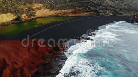 西班牙加那利群岛兰萨罗特黑滩ElGolfo视频的预览图