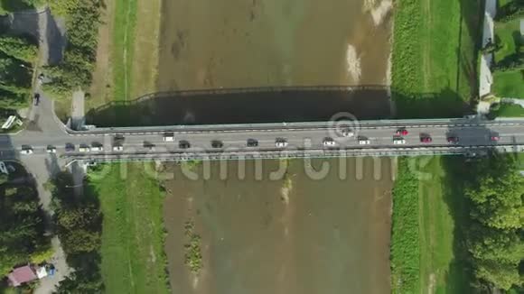 乌克兰乌日戈洛河桥运时间推移视频的预览图
