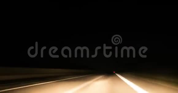 夜间高速公路汽车安装行驶时间视频的预览图
