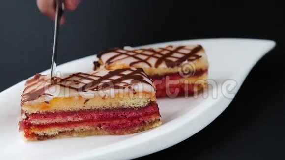 可爱的粉红色打孔蛋糕视频的预览图
