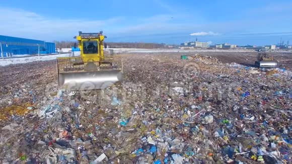 移动垃圾填埋场卡车环境污染概念视频的预览图