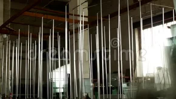 该车间为生产和制造PVC窗金属框架挂在车间以进一步组装视频的预览图
