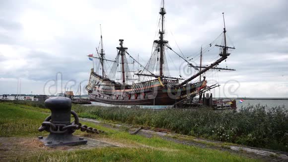 荷兰历史上的海港船只视频的预览图