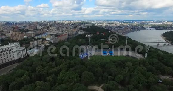 乌克兰基辅内阁和迪纳莫体育场景点视频的预览图