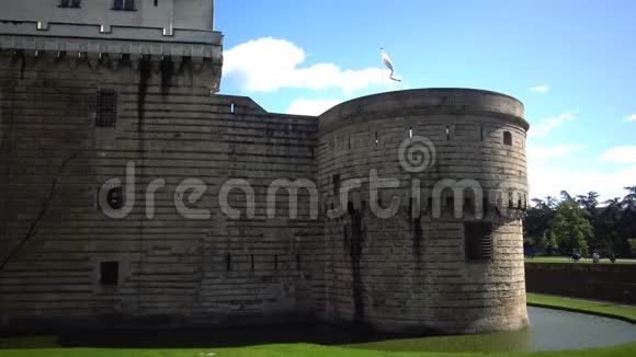 布列塔尼公爵城堡或城堡城堡强化墙视频的预览图