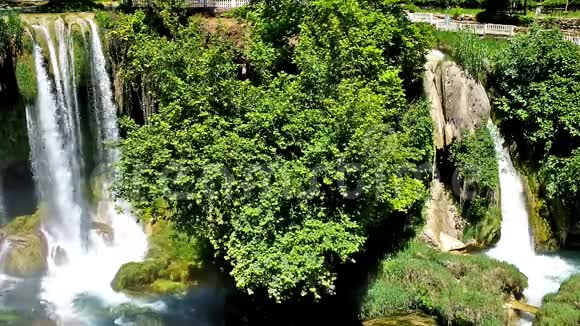 安塔利亚美丽的瀑布视频的预览图