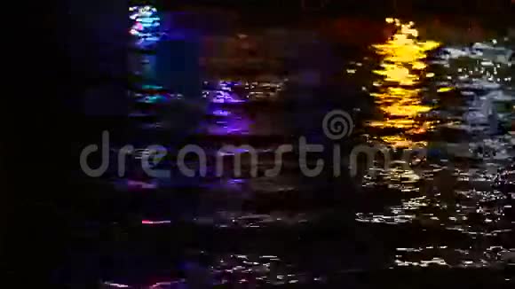 水上码头的彩灯视频的预览图