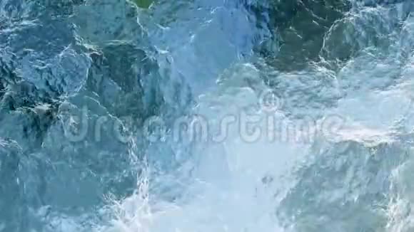 蓝色液体表面有波纹三维渲染视频的预览图