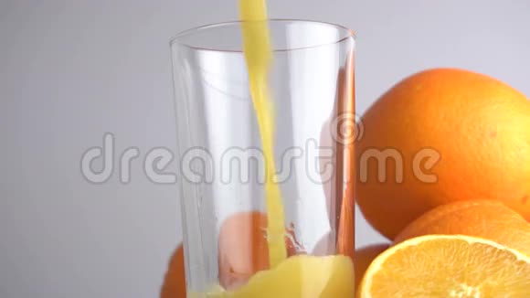 橙汁和橘子片视频的预览图