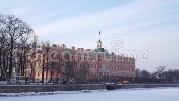 圣彼德堡米哈伊洛夫斯基城堡景观晴天视频的预览图
