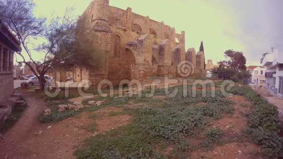 法马古斯塔要塞内的古庙看起来很棒视频的预览图