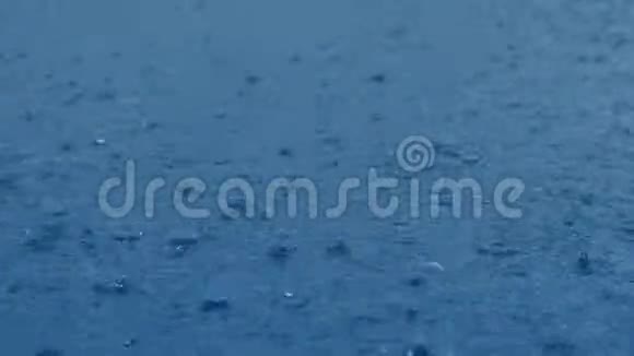 水上大雨视频的预览图