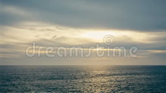 太平洋美丽的日落视频的预览图