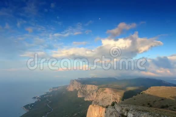 4K梅德文卡亚西山上的云层运动视频的预览图