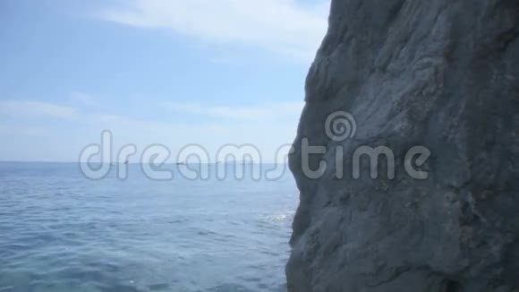意大利波西塔诺海岸附近的休闲船视频的预览图