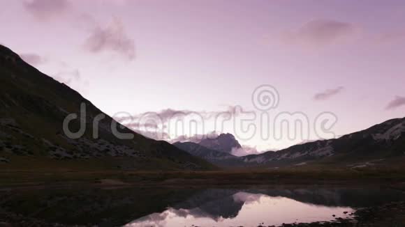 意大利坎波伊马拉托的拉科洛湖视频的预览图