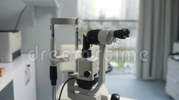 狭缝灯显微镜用于眼睛检查视频的预览图