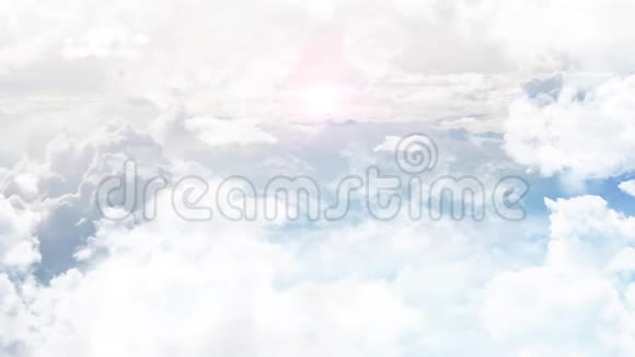 美丽的抽象云与蓝天循环动画背景绿色屏幕视频的预览图