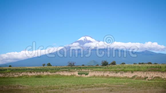 Popocatepetl火山景观视频的预览图
