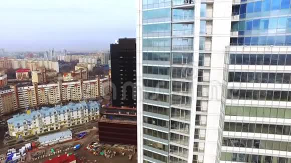 高层商务中心大楼玻璃门面商业建筑结构视频的预览图
