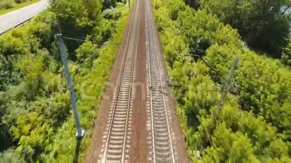 从空中俯瞰铁路视频的预览图