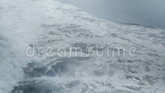 三重层状船尾迹背景视频的预览图