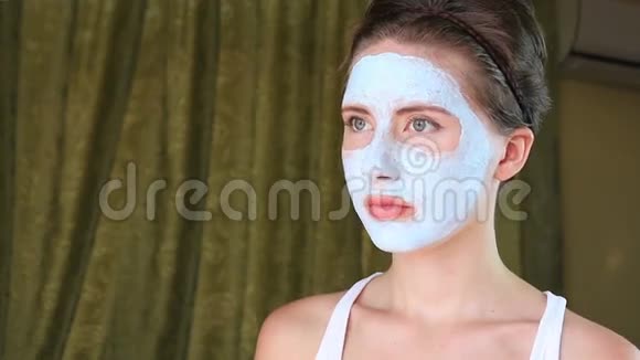 女人脸上戴着化妆面具全高清1920x1080视频的预览图