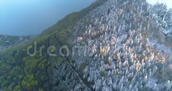 冬季山地雪限4k无人机拍摄视频的预览图