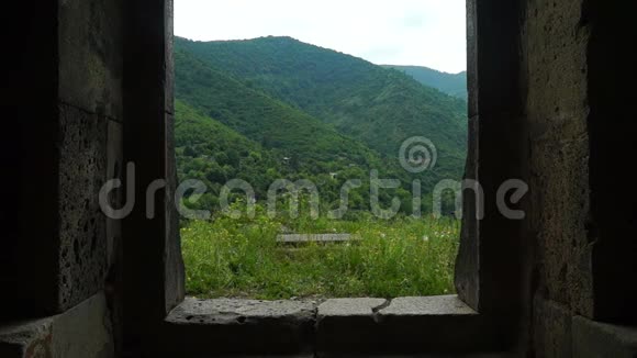 阿尔梅尼亚山景从门口穿过视频的预览图