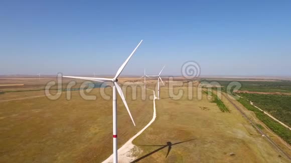 风力发电机发电场现场高清天线视频的预览图