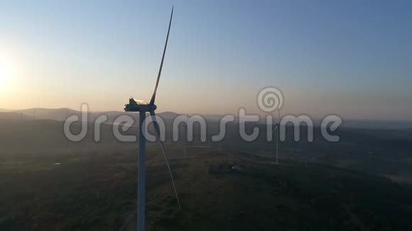风车风力发电技术风力发电上的无人机景视频的预览图