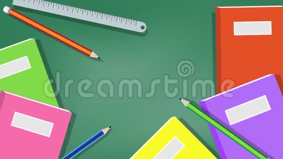 回到学校概念背景的书或笔记本尺子和铅笔在绿色黑板背景上视频的预览图