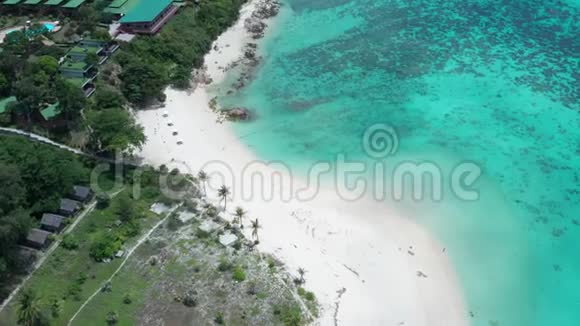 泰国KohLipe美丽日出海滩的鸟瞰图视频的预览图
