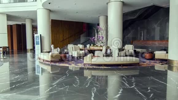 现代豪华酒店的装饰风格大厅视频的预览图