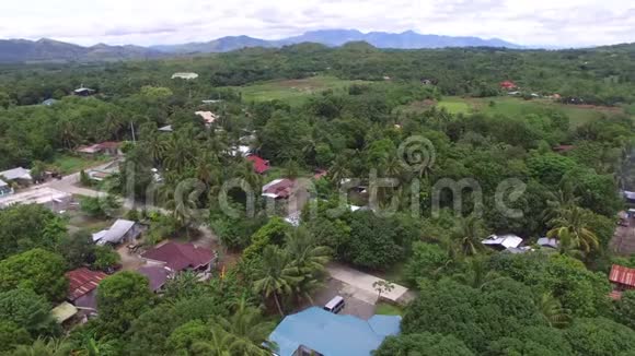 小农耕社区村舍屋顶景观无人机空中射击视频的预览图