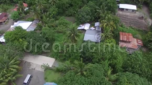 小农耕社区村舍屋顶景观无人机空中射击视频的预览图