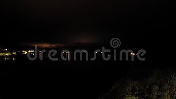 从Connel桥看到Connel和Lora瀑布8小时的时间间隔从夜间到白天视频的预览图
