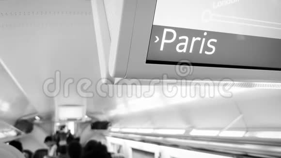 欧洲之星火车黑白数码显示器上的巴黎文字视频的预览图
