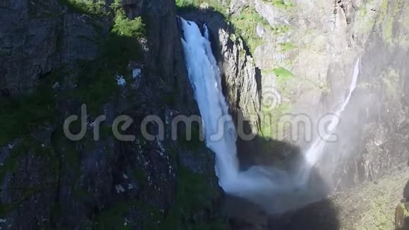 山口瀑布美景视频的预览图
