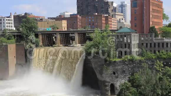 4纽约罗切斯特市瀑布的超高清时间视频的预览图