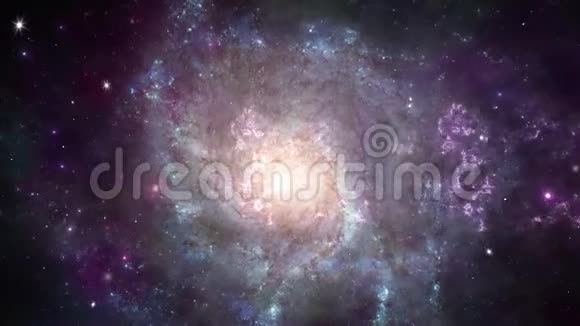 发光的深空与恒星一起旅行星云视频的预览图