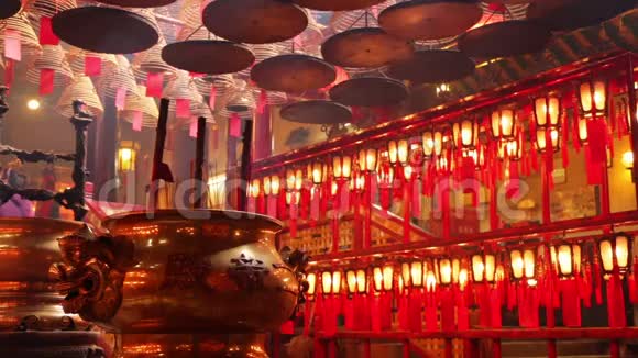 香港一座佛寺的内部视频的预览图